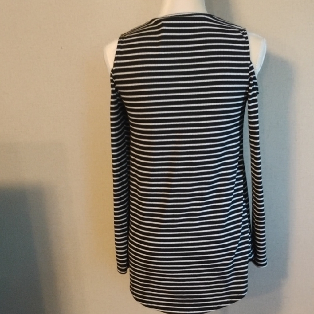 5/$15 XS Apt. 9 Black and White Striped Long Sleeve Top With Cut out Shoulders. - Picture 3 of 5